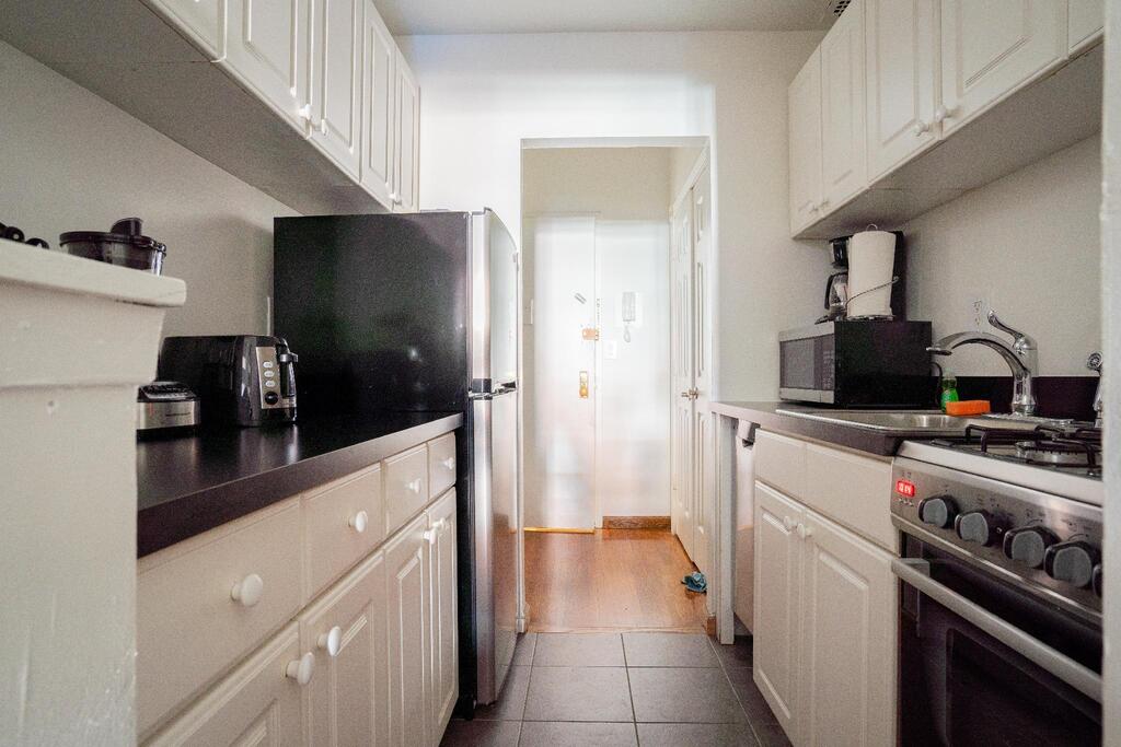 Near Empire State 30 Day Rentals - thumb 2