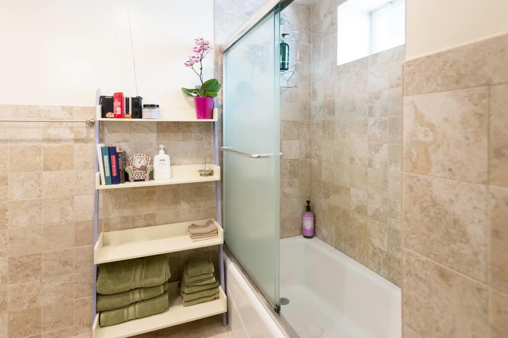 Pvt Studio With Full Bath & Sauna. 24/7 Self Check-in. - thumb 2