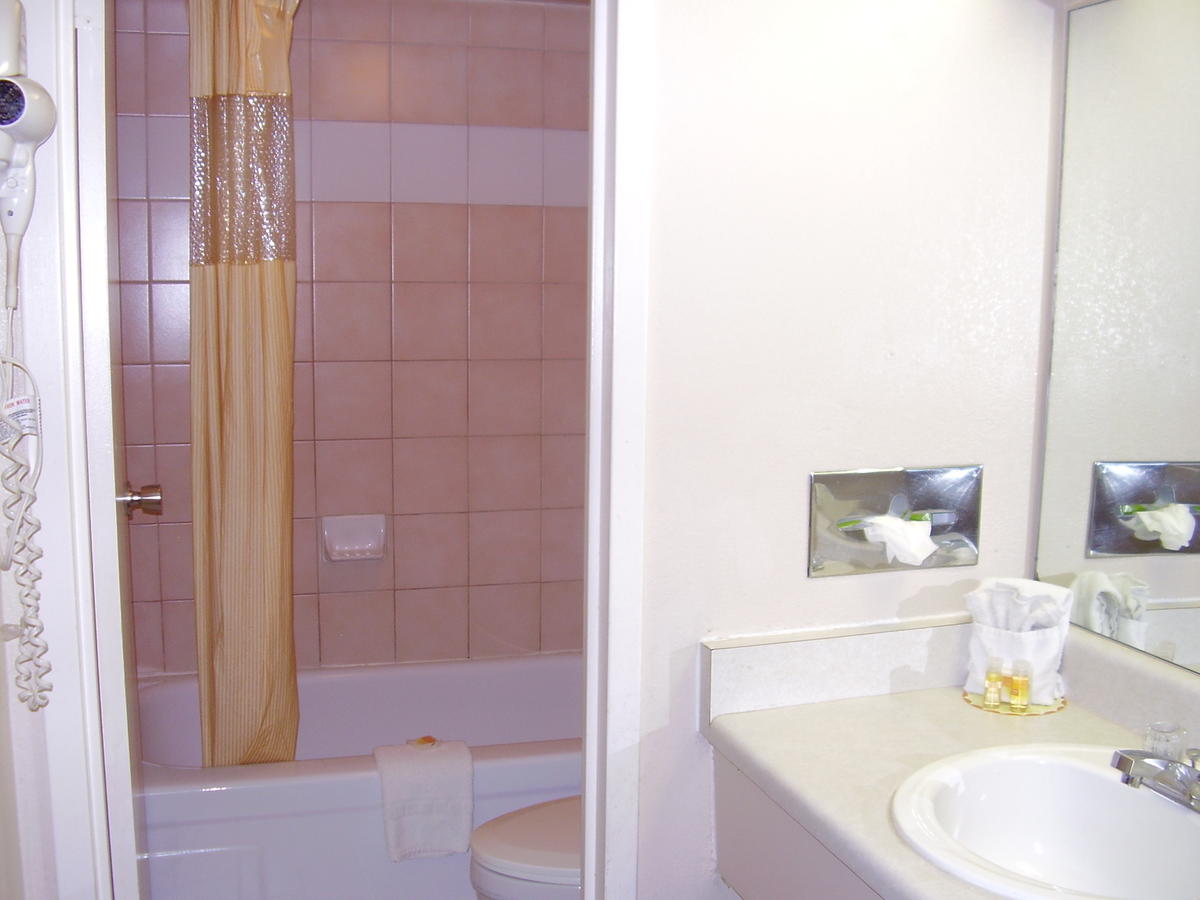 Vacation Inn Phoenix - thumb 10