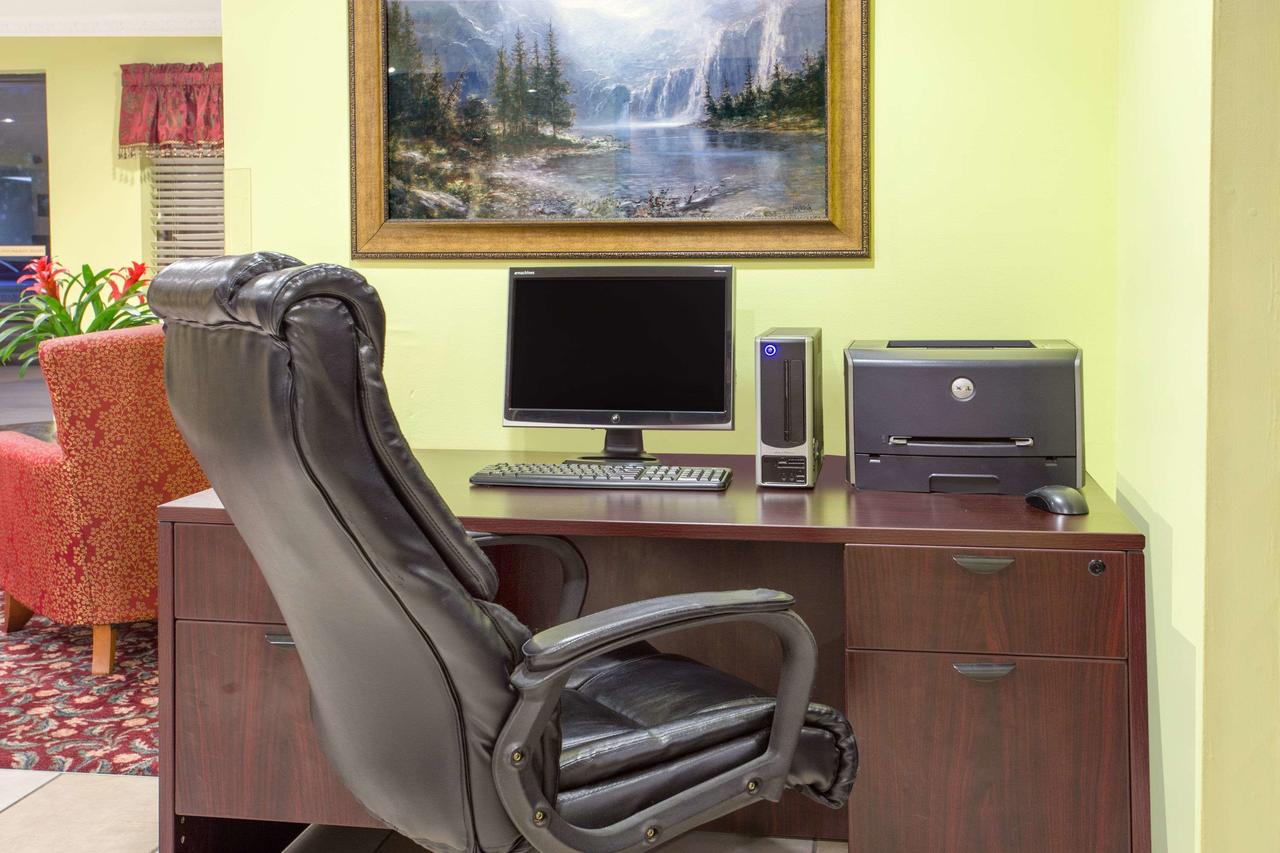 Days Inn By Wyndham Lake Village - thumb 32