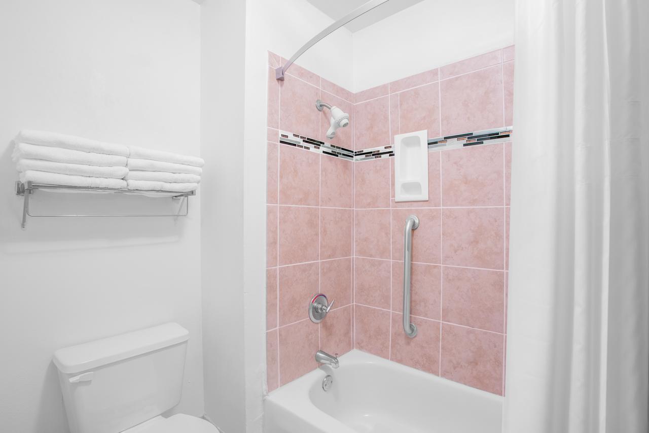 Days Inn By Wyndham Lake Village - thumb 16