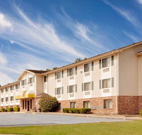 Super 8 by Wyndham Fayetteville - Accommodation New York