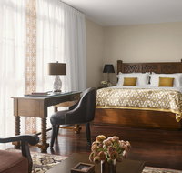 Plaza la Reina - Accommodation New York