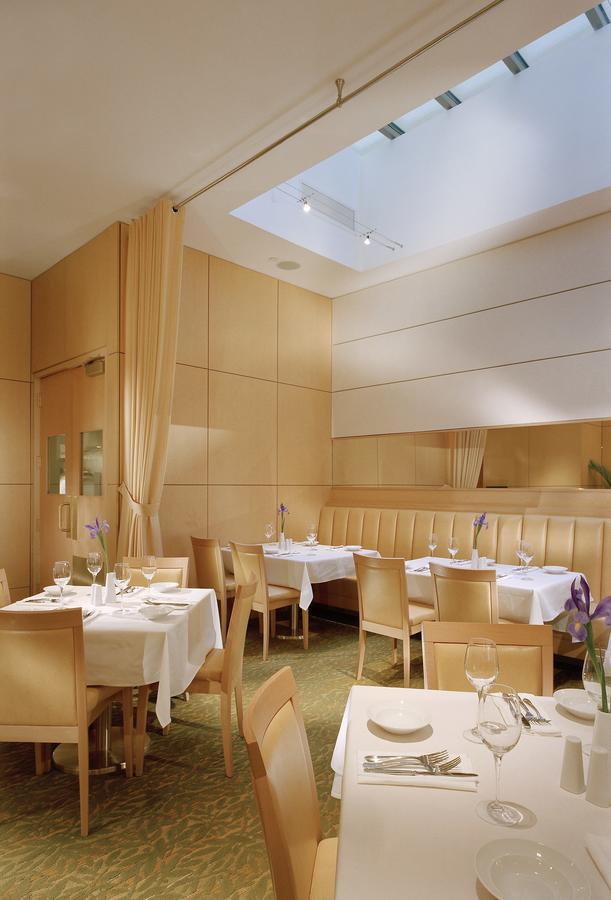 Orchard Garden Hotel - thumb 24