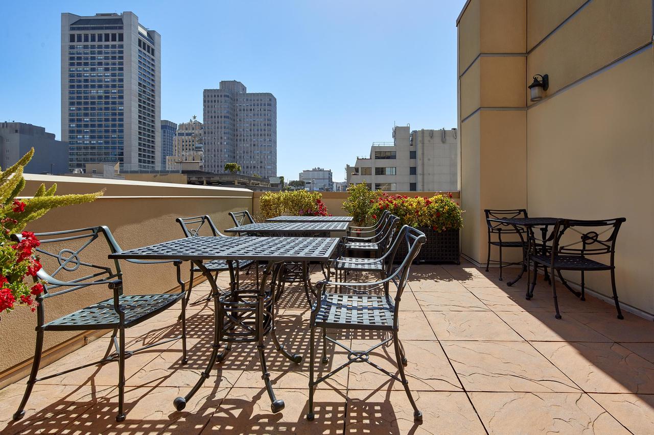 Orchard Garden Hotel - thumb 7