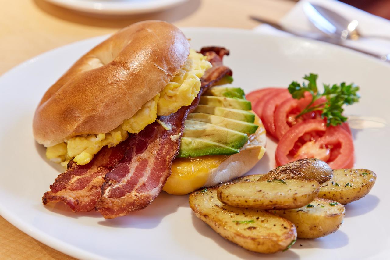 Orchard Garden Hotel - thumb 5