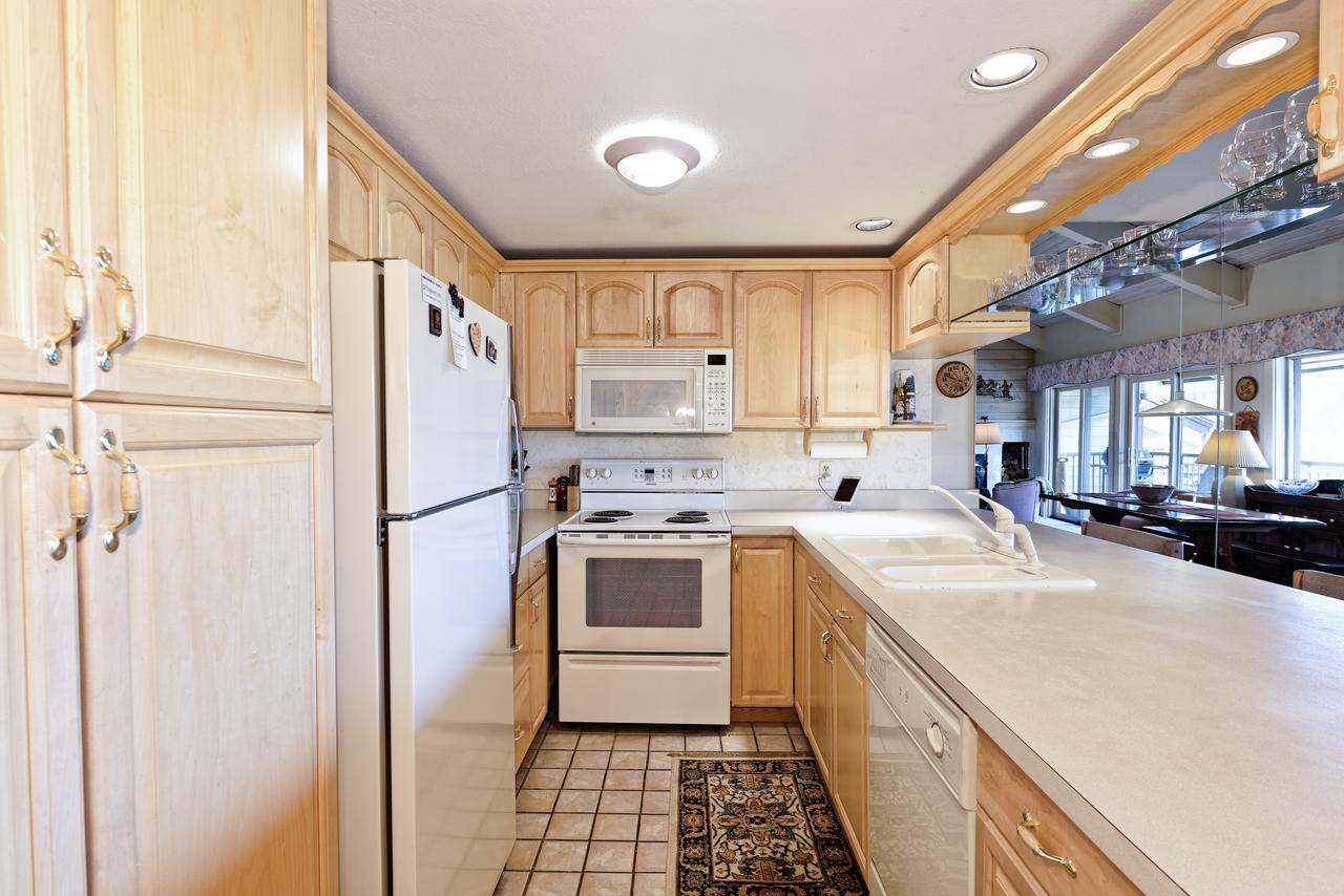 55 Upper Woodbridge Rd Unit F-4 Condo - thumb 1