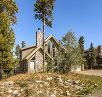 Four-Bedroom Pineview Haus - Accommodation New York