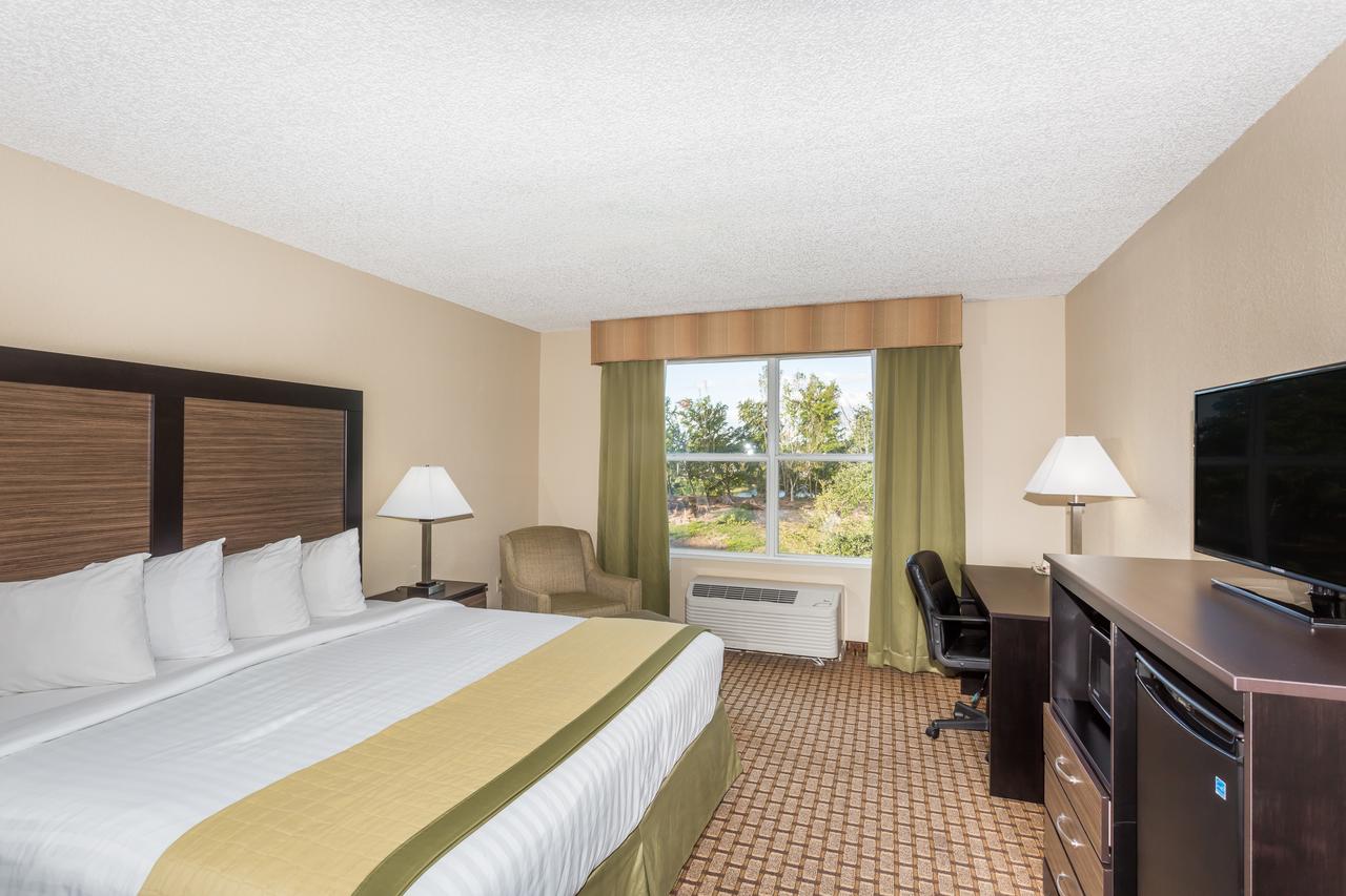 Baymont By Wyndham Fort Myers Airport - thumb 12