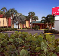 Ramada by Wyndham Naples - Accommodation New York
