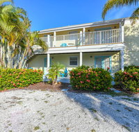 Island Home with Pool - Accommodation New York