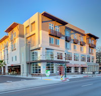 Holiday Inn Windsor Wine Country - Accommodation New York