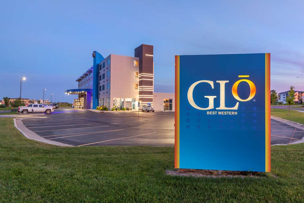 GLo Best Western Dawley Farms - thumb 0