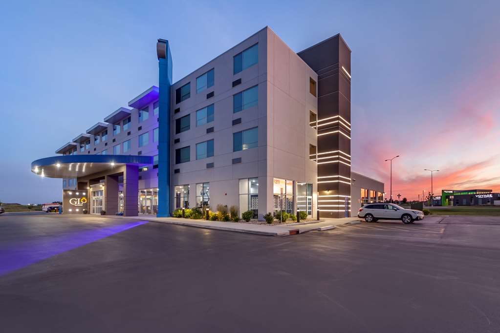 GLo Best Western Dawley Farms - thumb 2