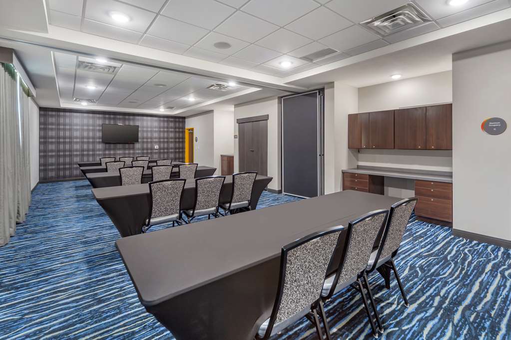 GLo Best Western Dawley Farms - thumb 10