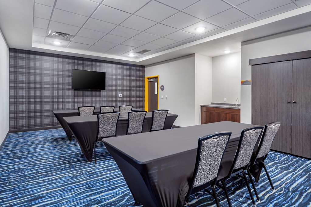 GLo Best Western Dawley Farms - thumb 11