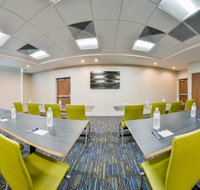 Holiday Inn Express  Suites Chadron - Accommodation New York