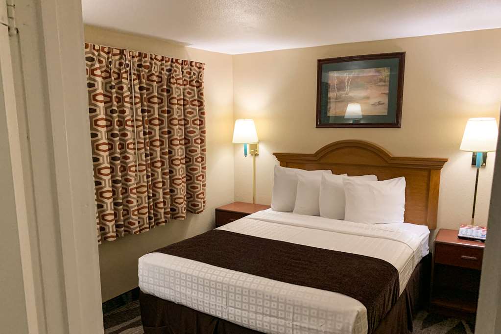 Rodeway Inn & Suites - thumb 13
