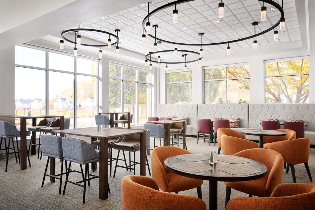 Hilton Garden Inn Providence Airport - thumb 12