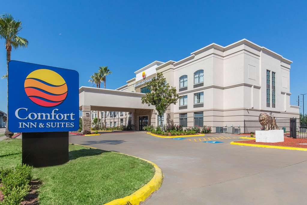 Comfort Inn & Suites - thumb 0