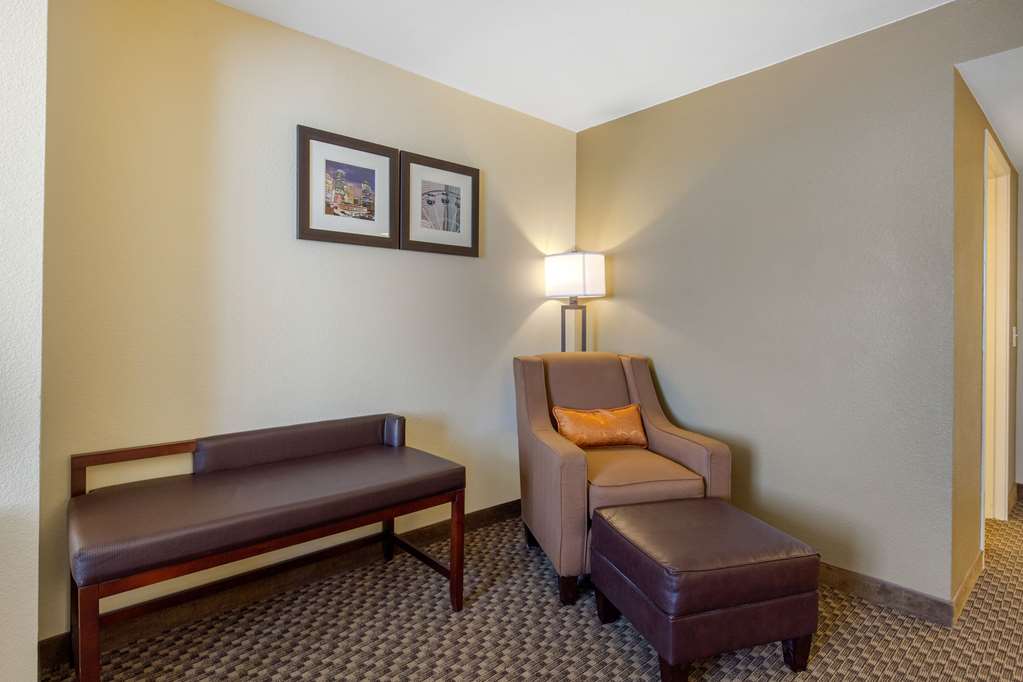 Comfort Inn & Suites - thumb 6