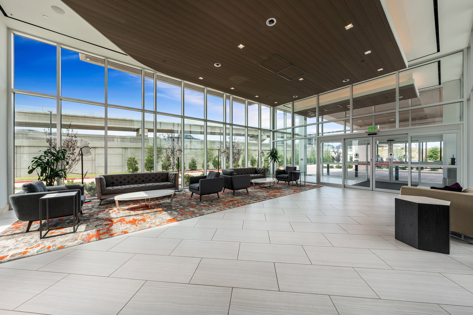 Crowne Plaza Suites - thumb 1