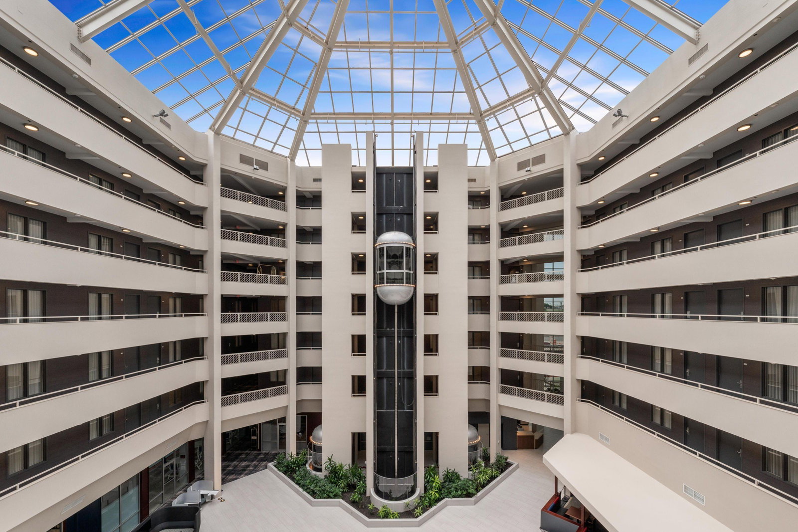 Crowne Plaza Suites - thumb 2