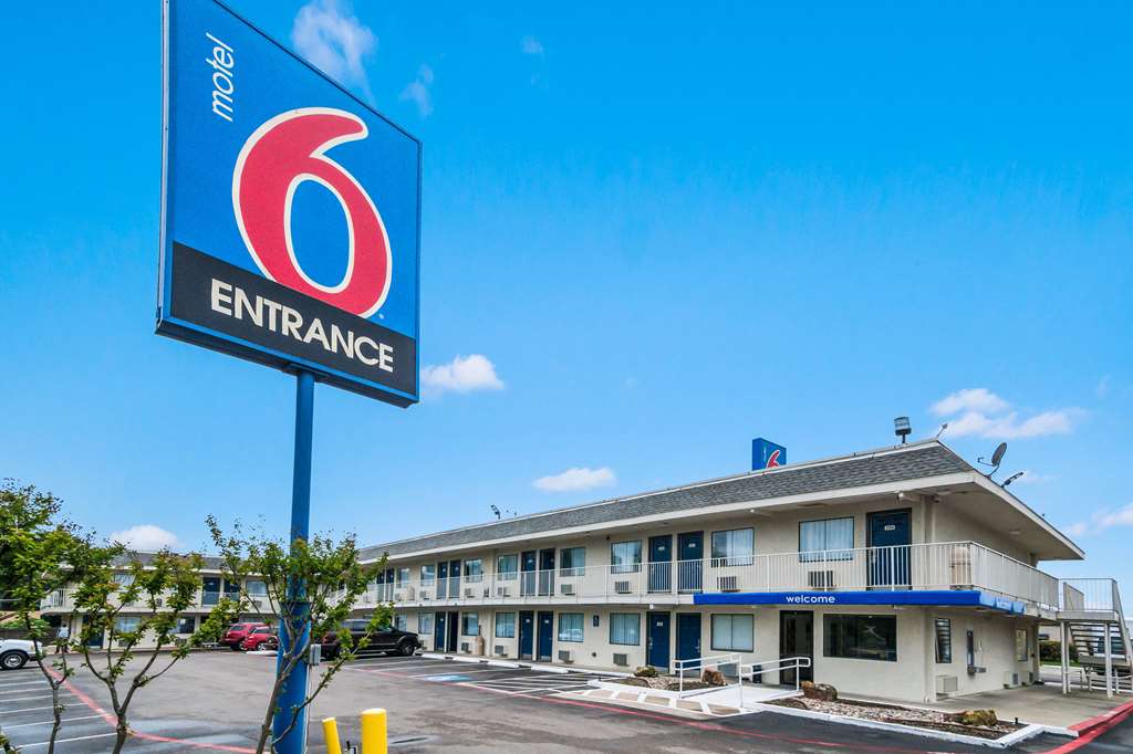 Motel 6 Irving - thumb 3