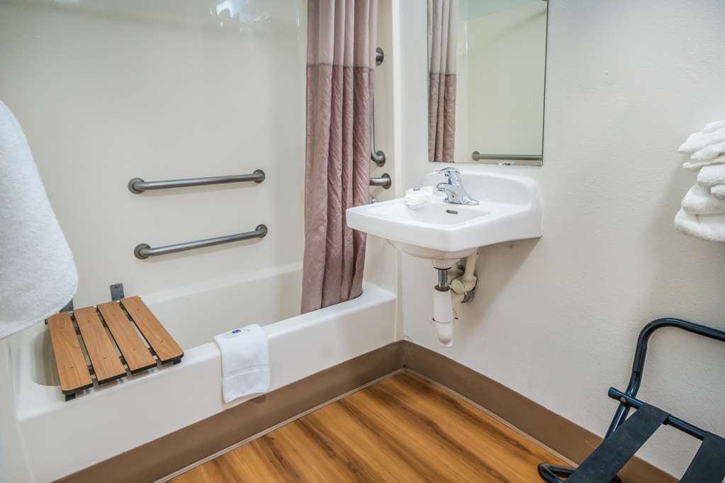 Motel 6 Irving - thumb 12