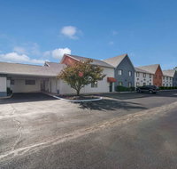 Ramada by Wyndham Effingham - Accommodation New York