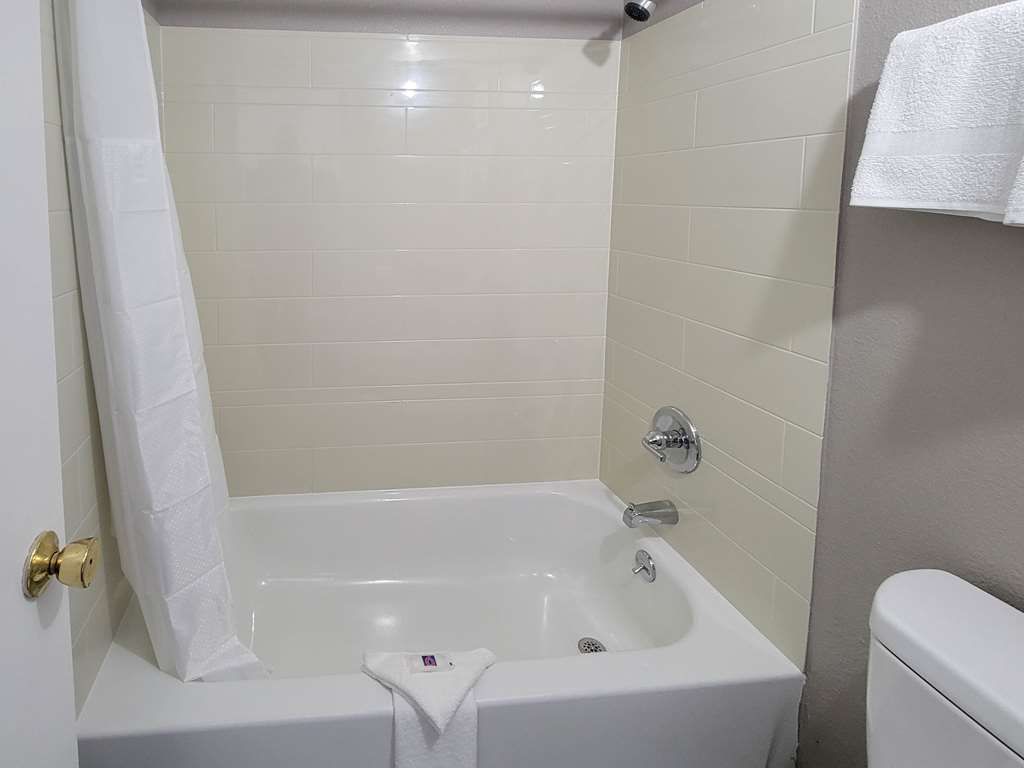 Studio 6 Effingham IL - thumb 4