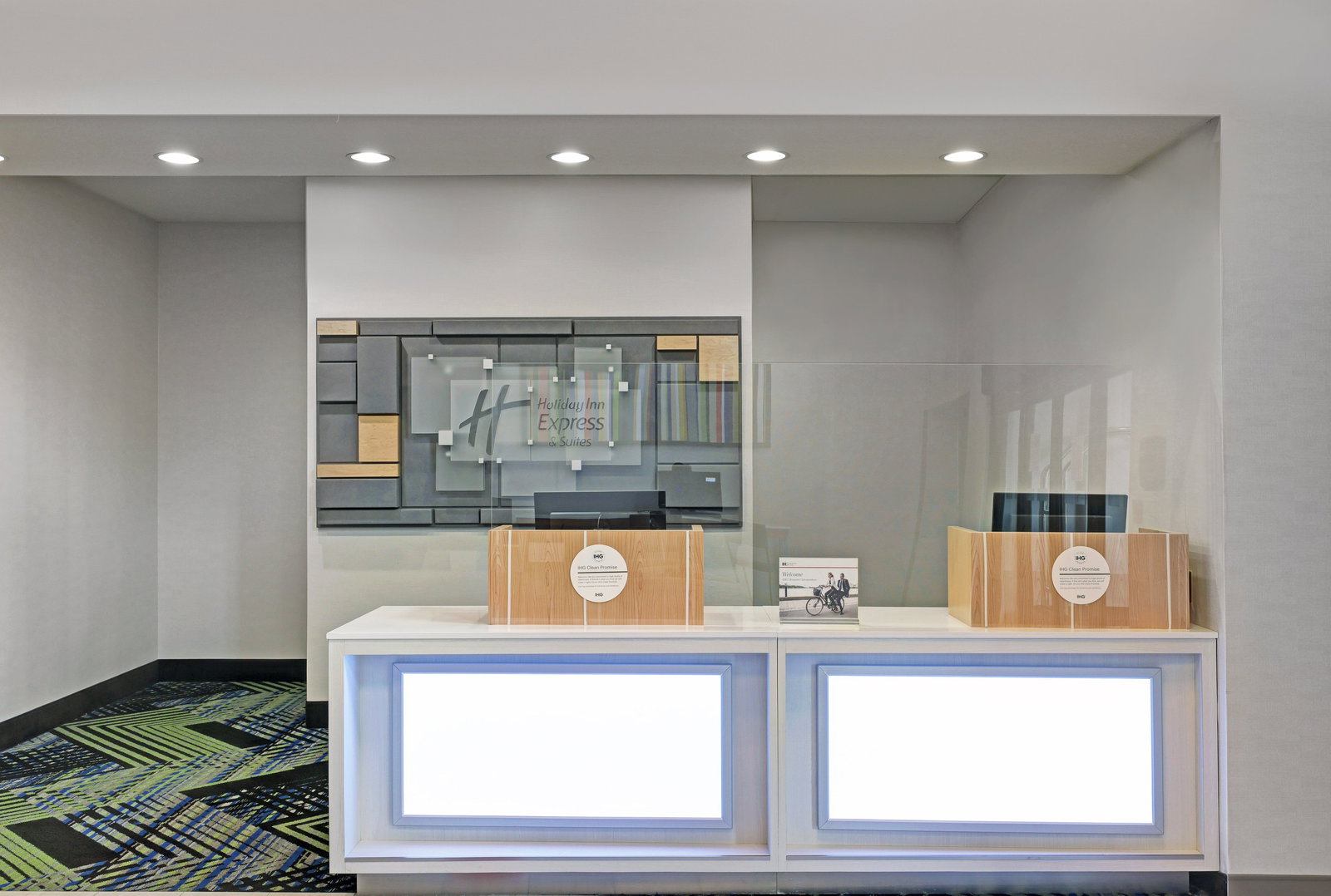 Holiday Inn Express Hotel & Suites - thumb 3