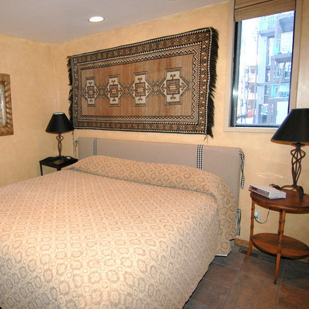 Fifth Avenue Condominiums - thumb 4