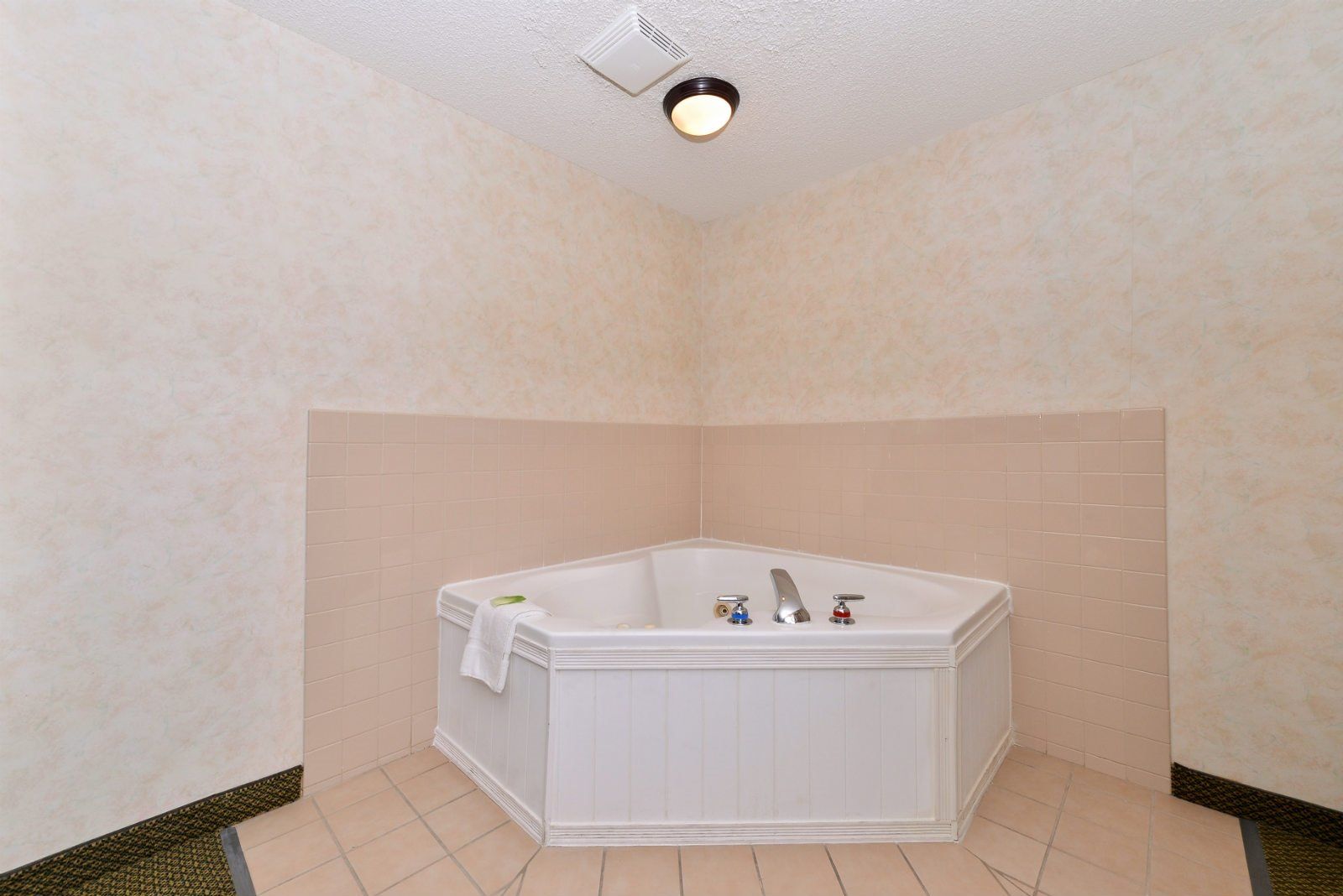 Vagabond Inn Executive Green Valley - thumb 10