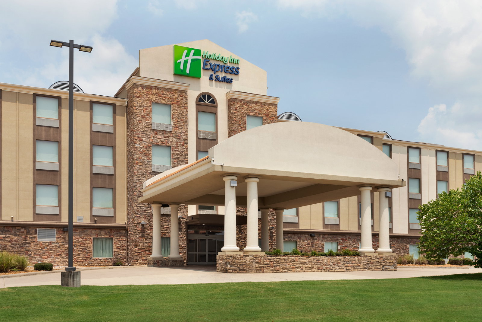 Holiday Inn Express Hotel & Suites - thumb 0