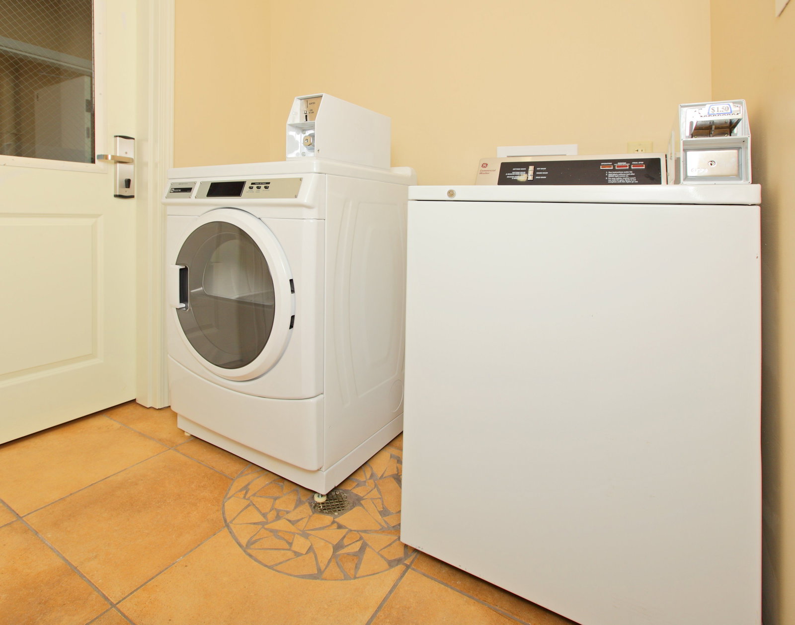 Holiday Inn Express Hotel & Suites - thumb 16