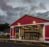 Ramada by Wyndham Windsor Locks - Accommodation New York