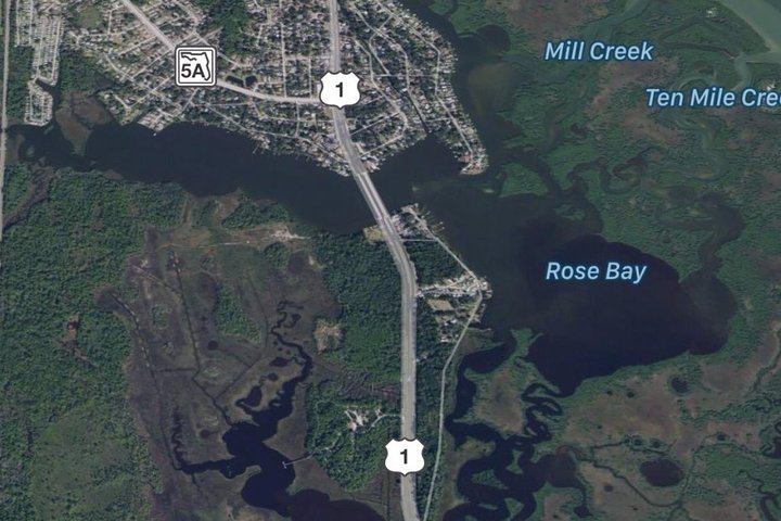 Single Kayak Rental to Explore the backwaters of Rose Bay