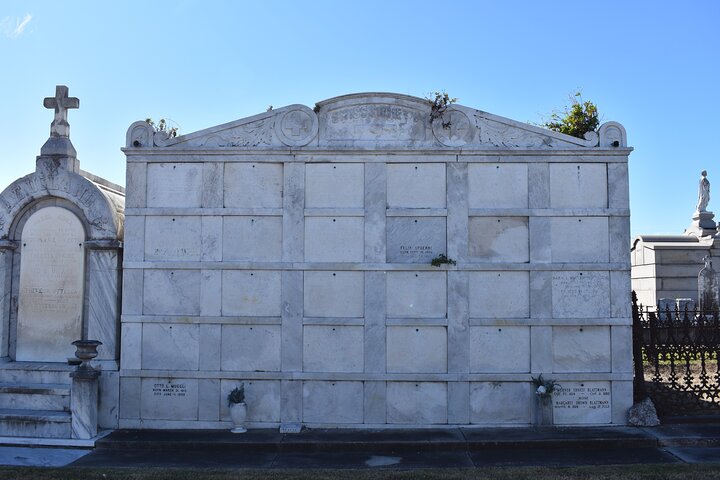 Canal Street Cemeteries And Katrina Memorial Of New Orleans - thumb 3