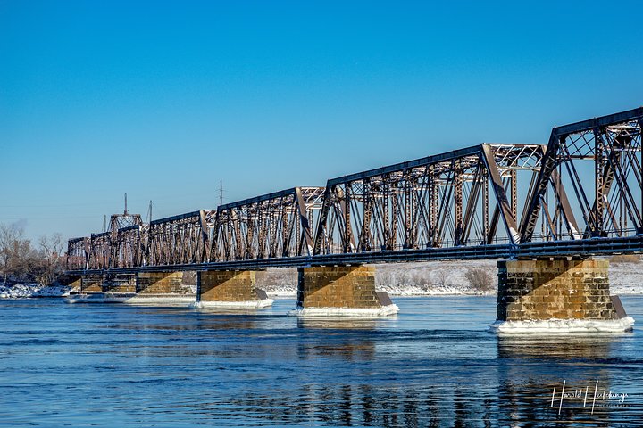 ROUNDTRIP Ground Transfer Buffalo Niagara Int Airport (BUF)-Niagara Falls Canada - thumb 2