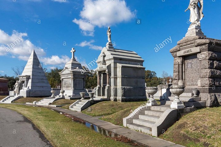 NOLA's BIG 4 PRIVATE EXPERIENCE: French Quarter/Garden Dist./Cemetery/City Park - thumb 5